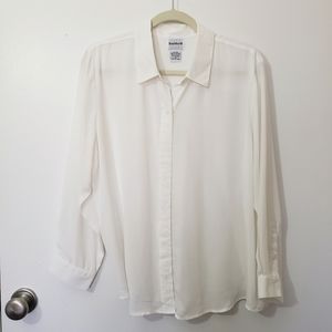 White long-sleeved shirt